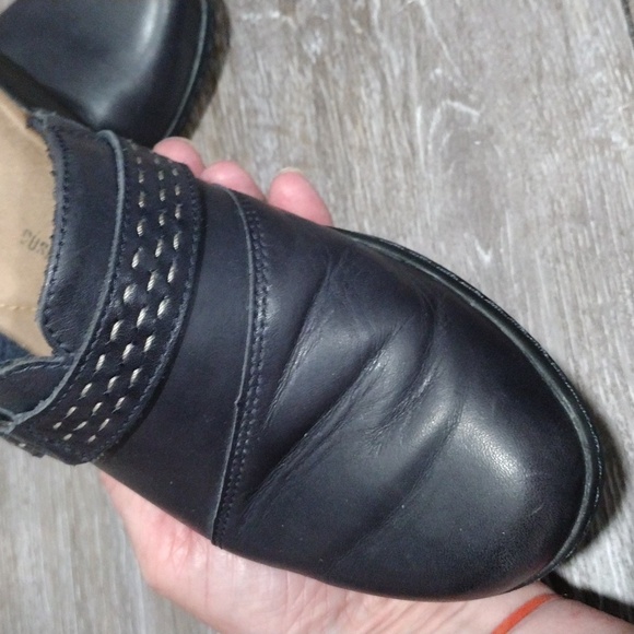 Clarks Collection dark blue leather mules. Size 8 - Picture 6 of 10